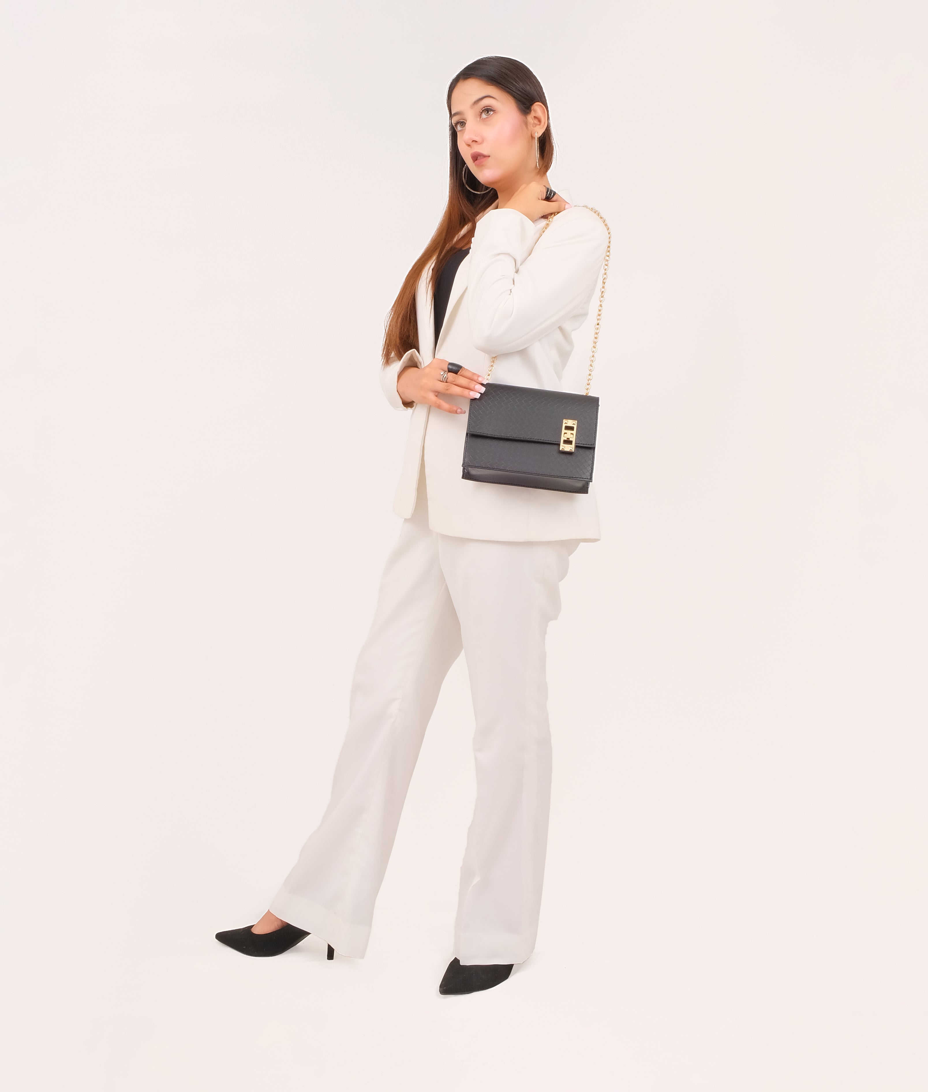 LumaVex - Black weaved chain shoulder bag with twist lock