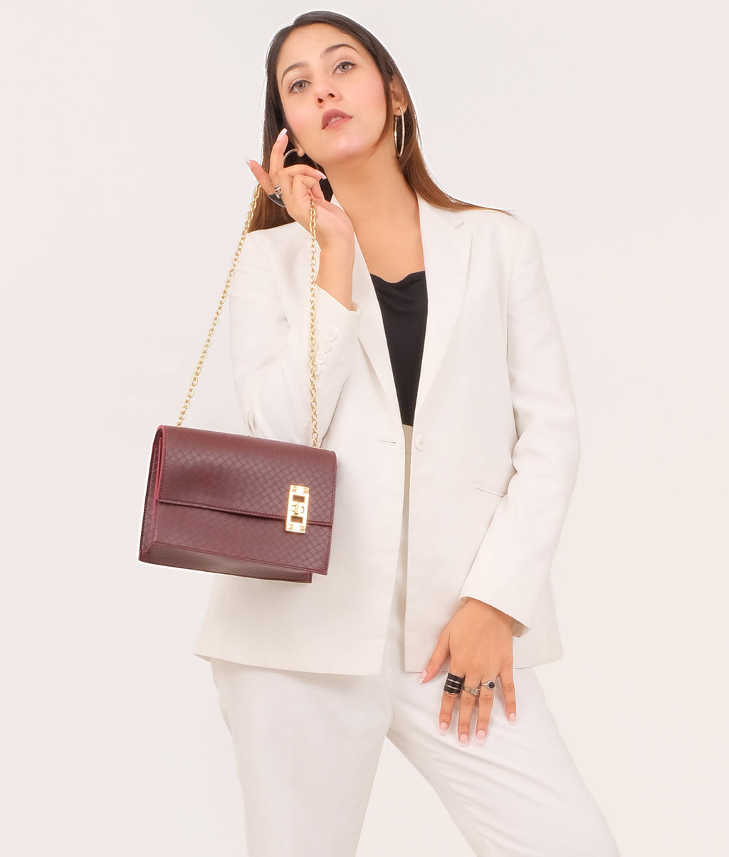 LumaVex - Burgundy weaved chain shoulder bag with twist lock
